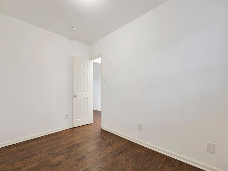 Building Photo - 2677 Rich St