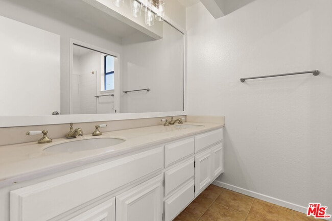 Building Photo - 6501 Bradley Pl