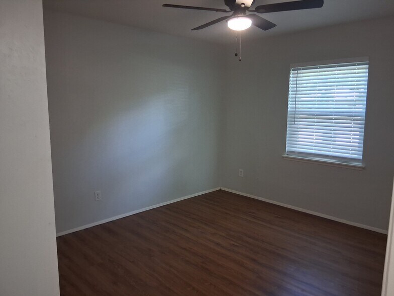 Building Photo - 563 Cumberland Dr