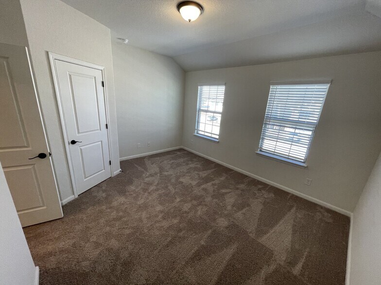 Building Photo - 10310 Candlewood Wy