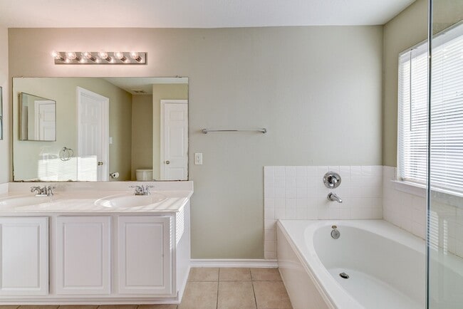 Building Photo - Gorgeous 3bed/2.5bath home!