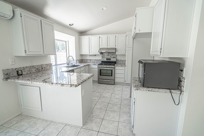 Building Photo - COMING SOON! Single Story 3 Bedroom in Mou...
