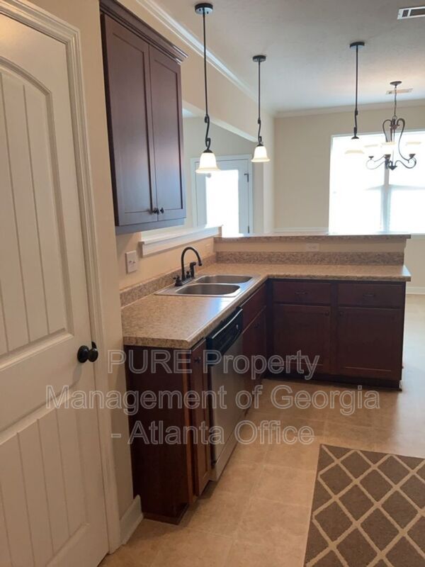 Building Photo - 1650 Tralee Ct