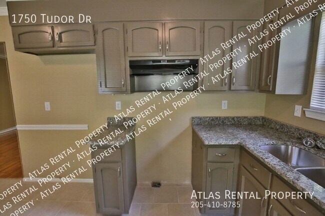 Building Photo - 1750 Tudor Dr
