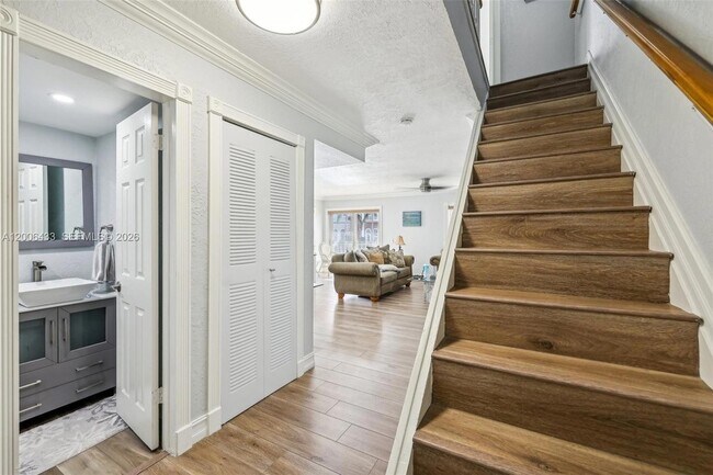 Building Photo - 3862 NE 171 St