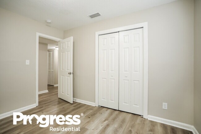 Building Photo - 6227 Pine Summit Dr