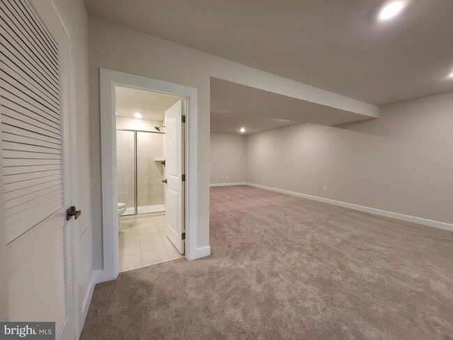 Building Photo - 1617 Phillips Dr