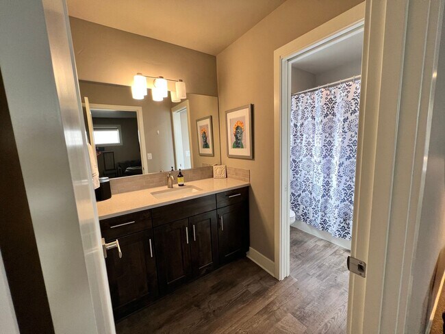 Building Photo - 3 bedroom 2.5 bath home in The Bridges, wi...