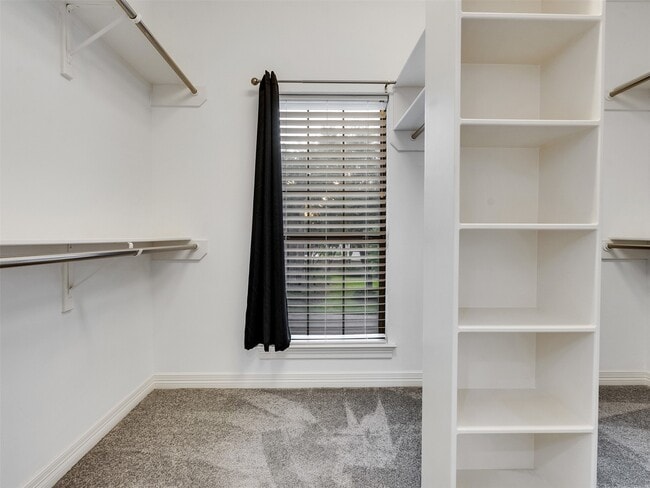 Building Photo - 2525 Nantucket Dr