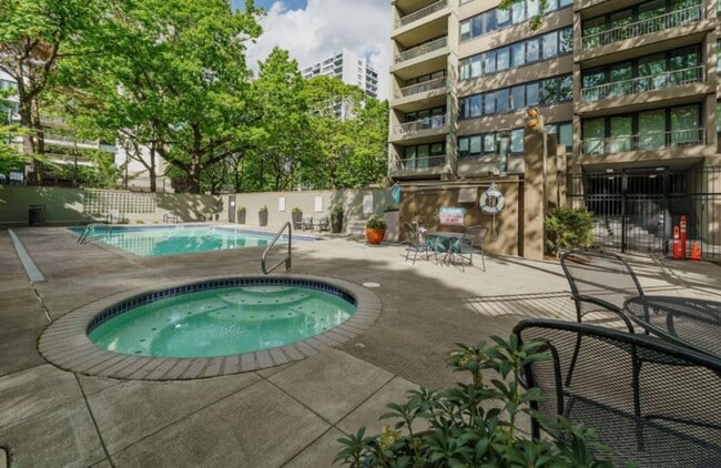 Building Photo - 1-Bedroom Condo on 14th floor of Harrison West - Corner Unit!