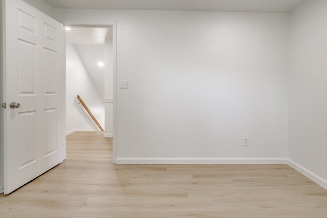 Building Photo - 1430 Westbrooke Terrace
