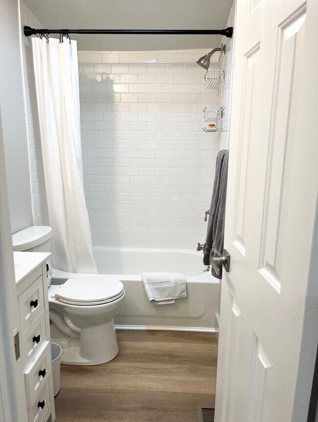 Building Photo - s. Hoernerstown Rd.- Short or Long term lease!