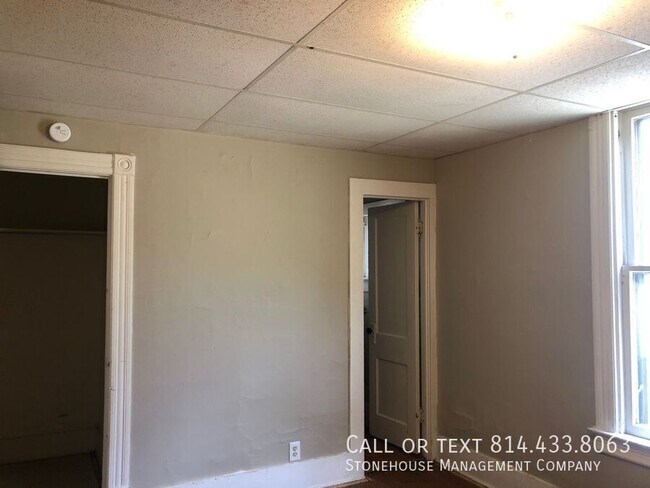 Building Photo - 613 E 13th St