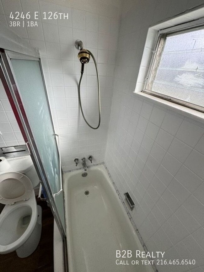 Building Photo - 4246 E 126th-