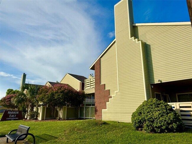 Building Photo - 500 Ferry Rd