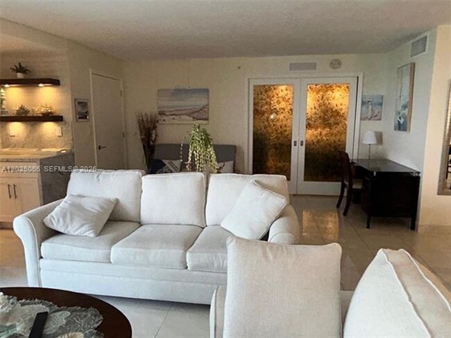 Building Photo - 6917 Collins Ave