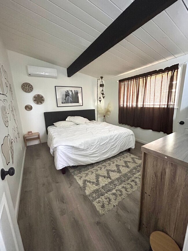 Building Photo - Adorable 2 bedroom 1 bathroom home