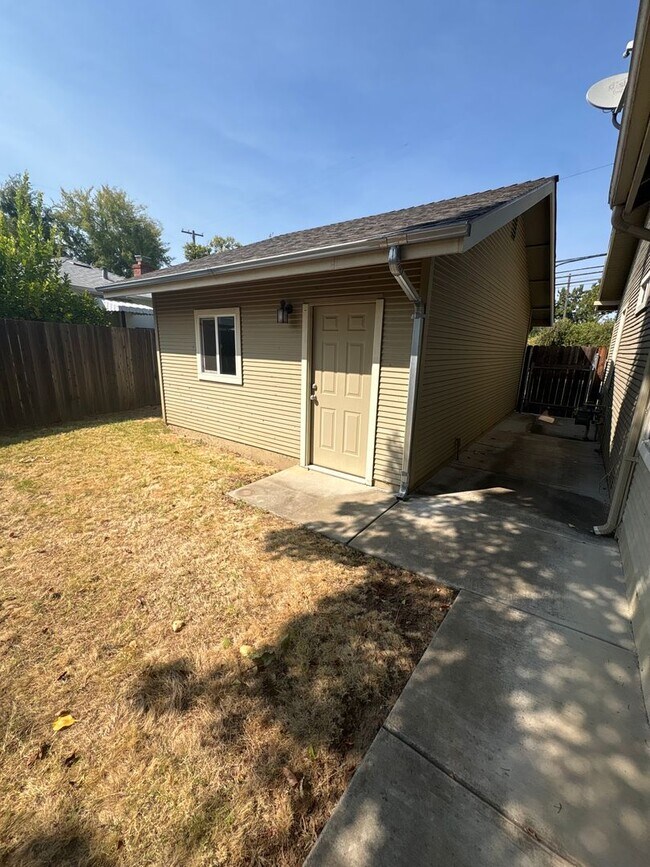 Building Photo - 5508 V St