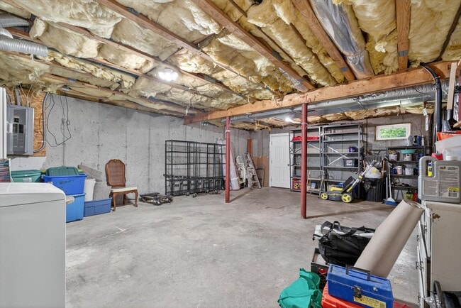 Building Photo - Gorgeous Newly Renovated 3 BR, 2.5 BA Town...