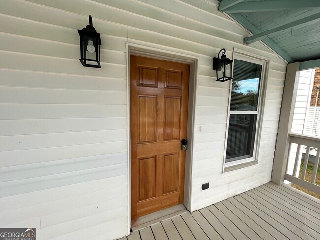 Building Photo - 14 Hazel St