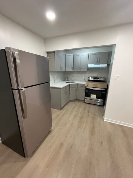 Building Photo - 929 Gates Ave