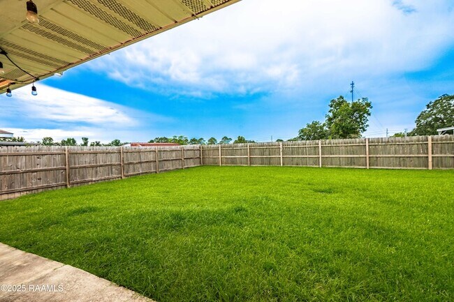 Building Photo - 213 Longleaf Dr