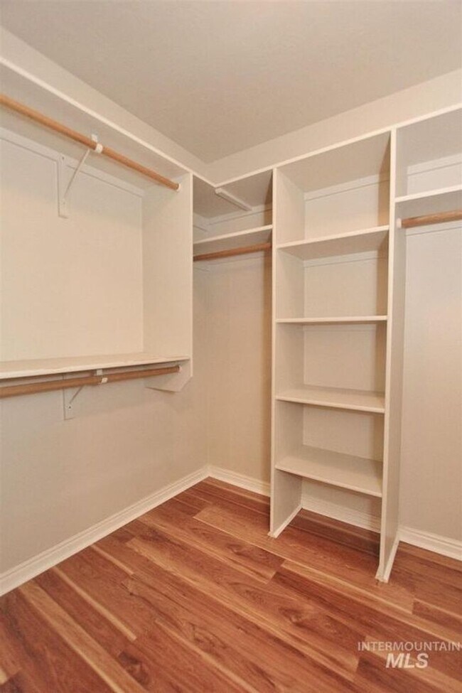 Building Photo - Beautiful Open Floor Plan Home in Boise!