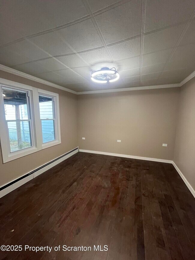 Building Photo - 129 S Blakely St