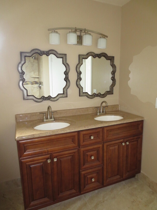 Building Photo - 1283 Anhinga Dr