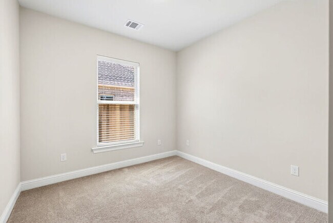 Building Photo - 7719 Claymont Cir