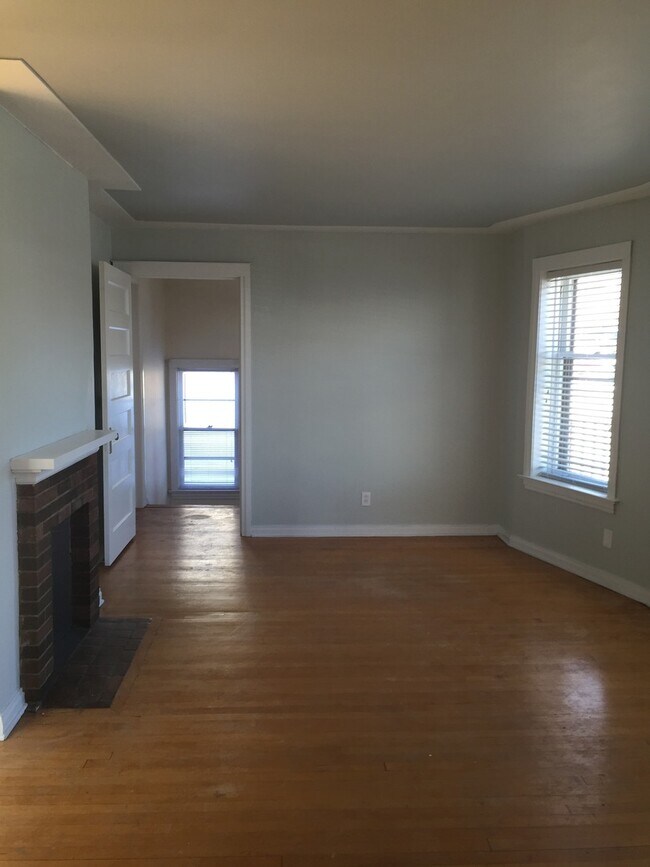 Building Photo - 109-111 Duplex
