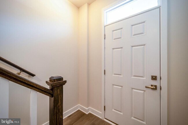 Building Photo - 14064 Sunrise Valley Dr