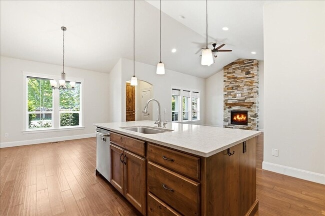 Building Photo - Single Story-3 Bedroom 2 Bathroom Home in a 55+ Community