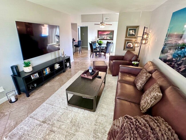 Building Photo - 8860 N Winding Way