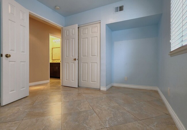 Building Photo - Irvine Single Story Remodeled 2 Bed, 2 Bat...