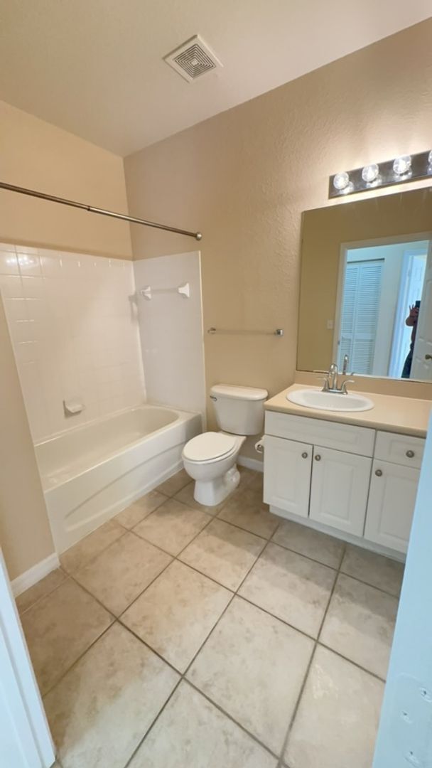 Building Photo - 3 BEDROOM 2 BATH 2 CAR GARAGE CONDO