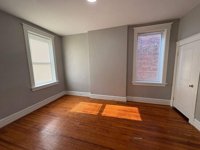 Building Photo - Fresh and Beautiful 3 bedroom South City Home