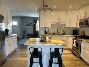 Building Photo - 1402 Clay Ave