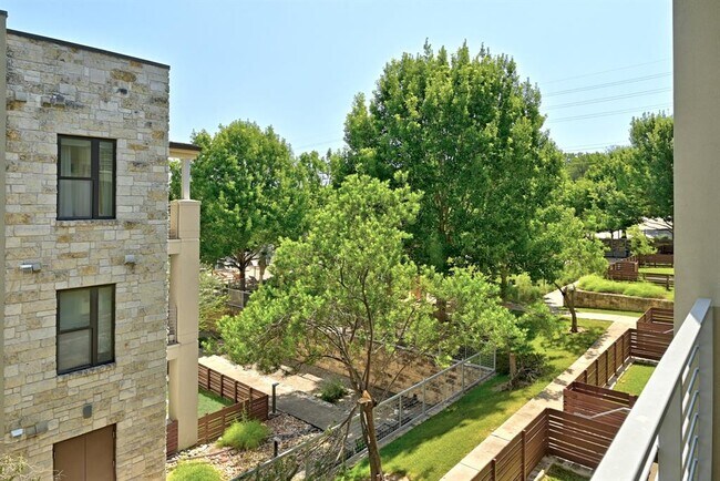 Building Photo - 2801 Dulce Ln