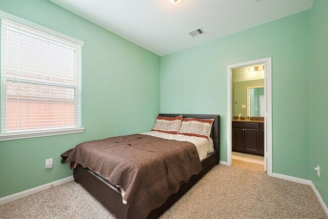 Building Photo - 5318 Kristen Cir