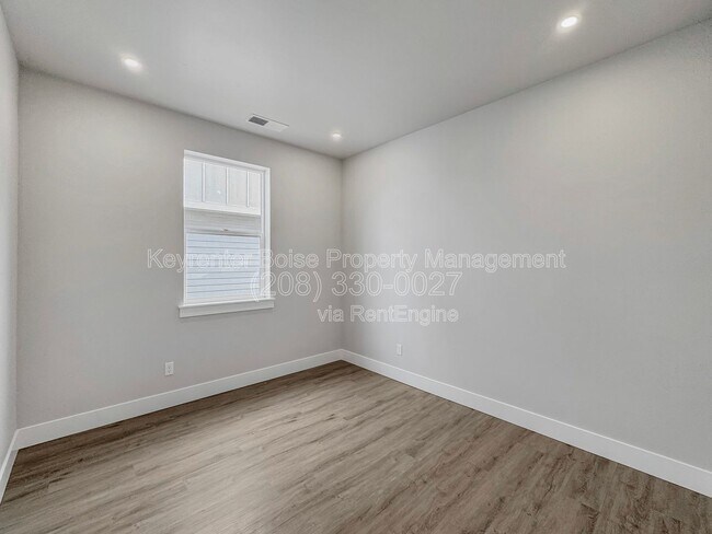 Building Photo - 152 S Koyukuk Ln