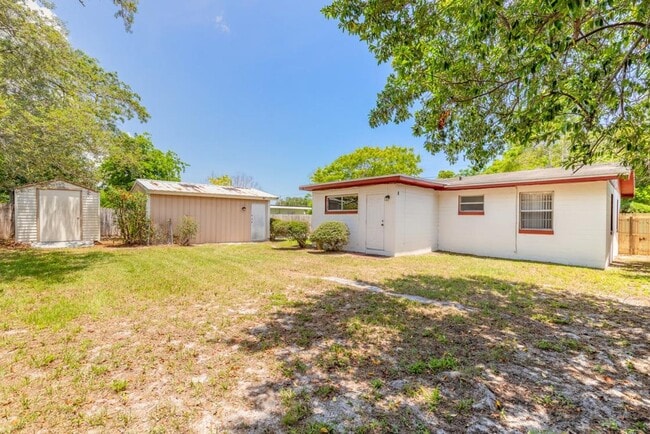 Building Photo - 2/1 plus bonus room in Holly Hill