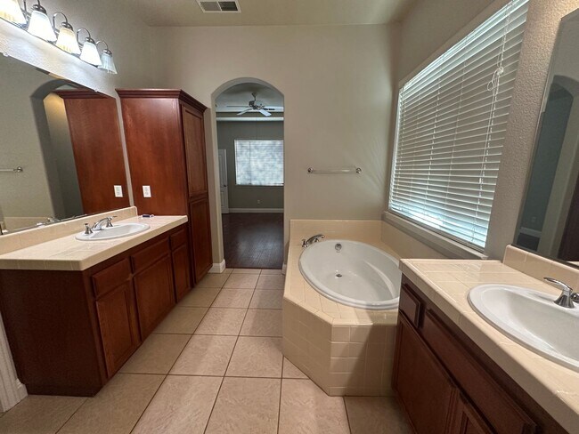 Building Photo - 4333 Reveil Ln