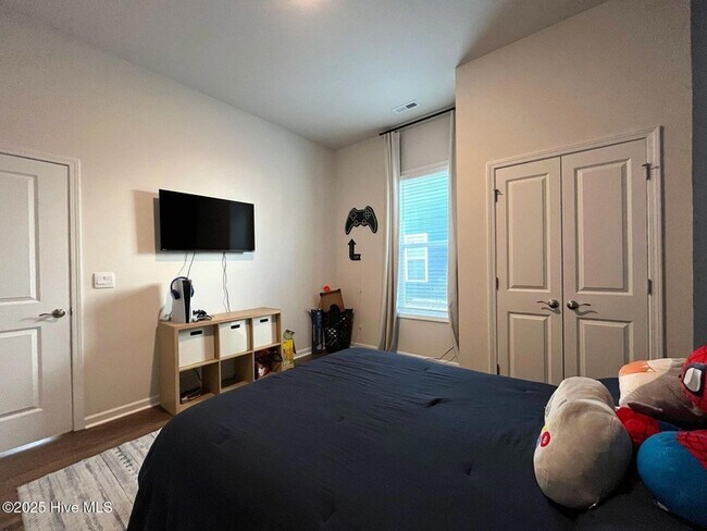 Building Photo - 742 Carnegie court