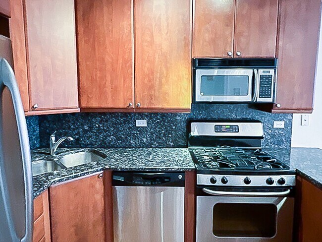 Interior Photo - 622-26 W. Roscoe