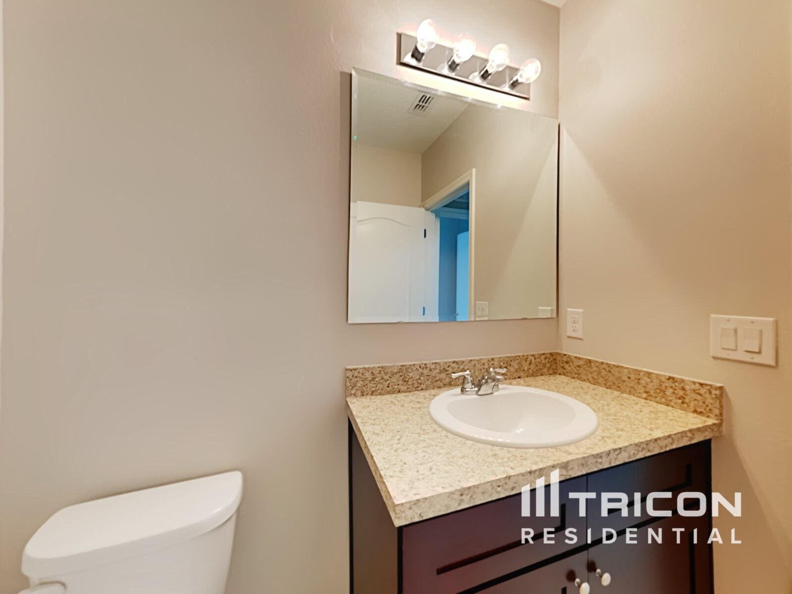 Building Photo - 2449 Valhalla Dr