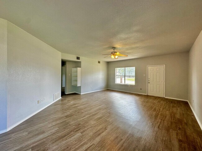 Building Photo - 1318 James Ave