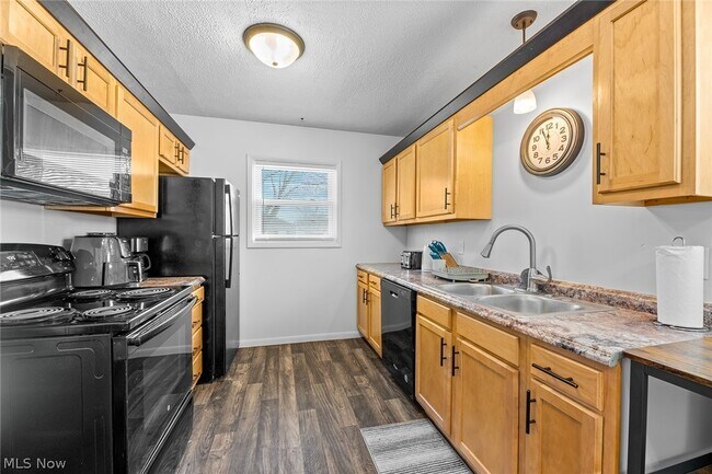 Building Photo - 2225 Martha Ave NE