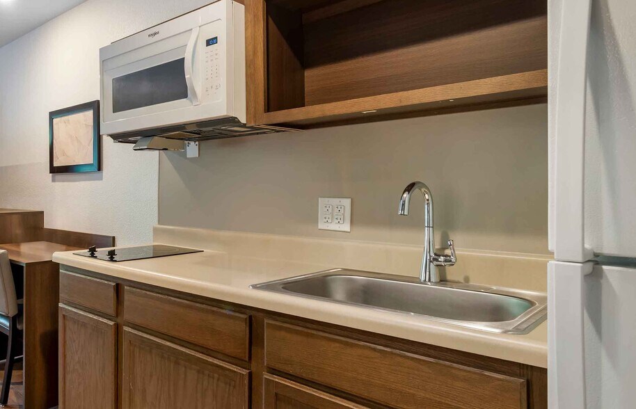 Building Photo - Furnished Studio-Wildwood