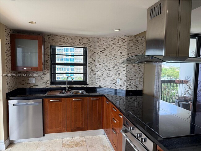 Building Photo - 2333 Brickell Ave